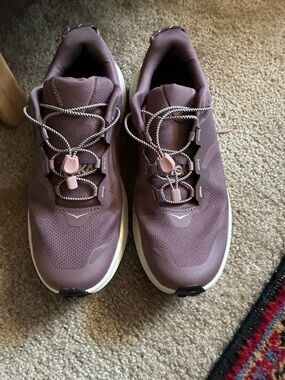 Hoka One One Women's Dusty Mauve sz9 Athletic Sneakers